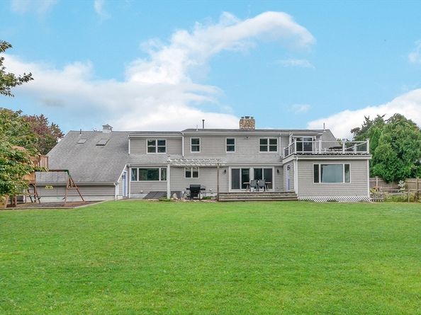 9 Hitching Post Rd, Mattapoisett MA 02739