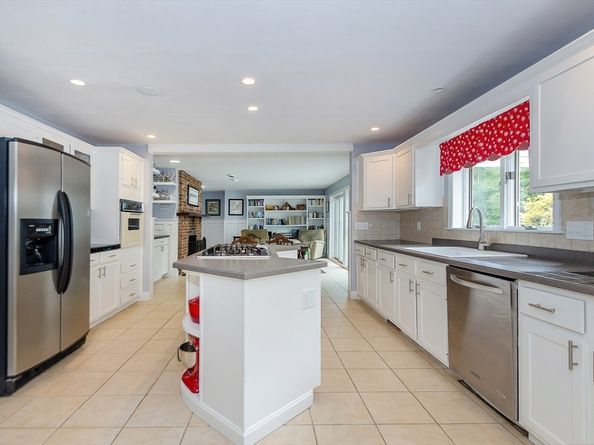 9 Hitching Post Rd, Mattapoisett MA 02739