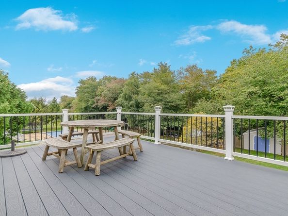 9 Hitching Post Rd, Mattapoisett MA 02739