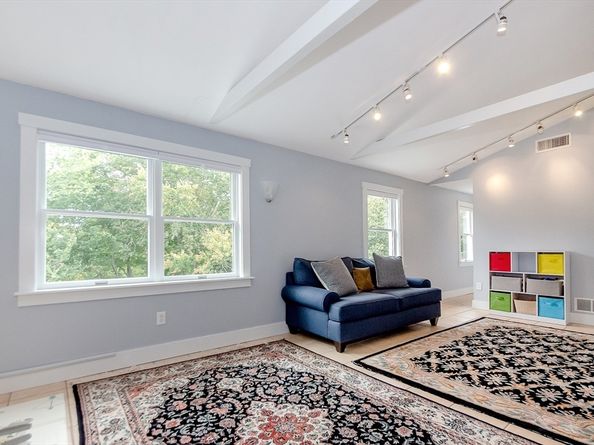 9 Hitching Post Rd, Mattapoisett MA 02739