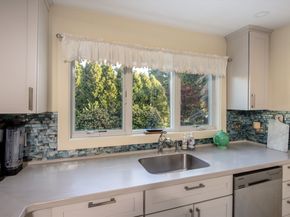 4 Blackhall Ct, Marion MA 02738