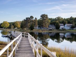 4 Blackhall Ct, Marion MA 02738