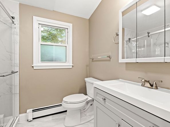17 Carlisle Rd, Westford MA 01886