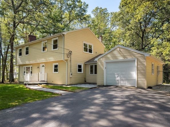 17 Carlisle Rd, Westford MA 01886