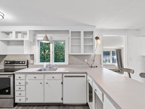 24 Russell St, Marblehead MA 01945