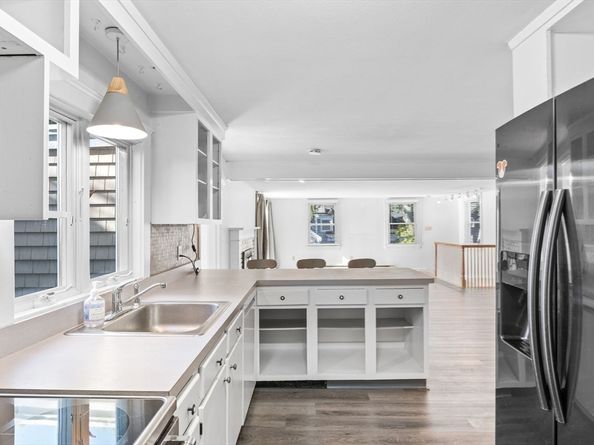 24 Russell St, Marblehead MA 01945