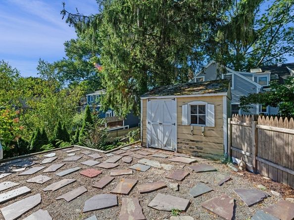 24 Russell St, Marblehead MA 01945