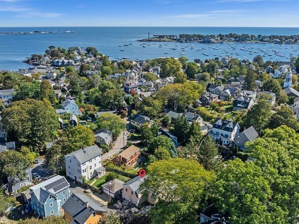 24 Russell St, Marblehead MA 01945