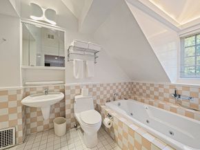 106 Farlow Road, Newton MA 02458
