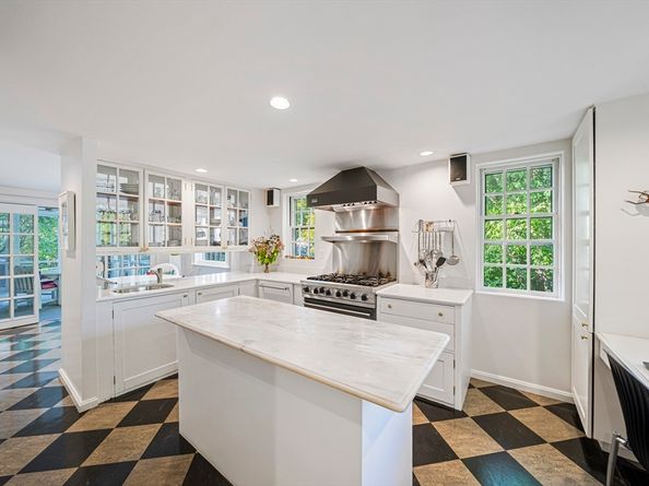 106 Farlow Road, Newton MA 02458