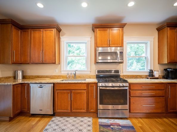 8 Douglas Ave, Hull MA 02045