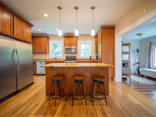 8 Douglas Ave, Hull MA 02045