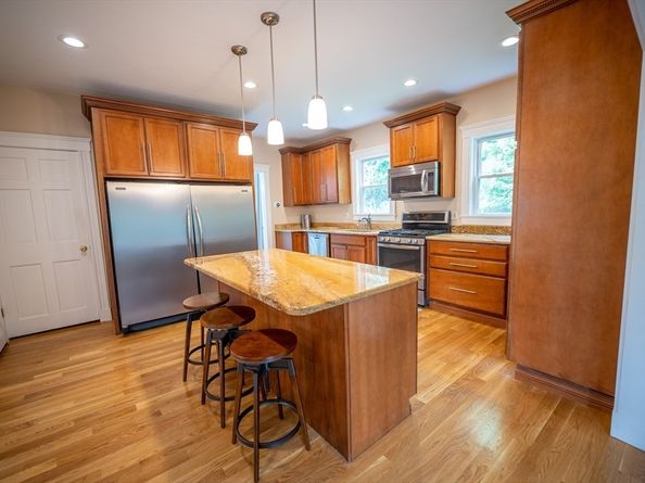 8 Douglas Ave, Hull MA 02045