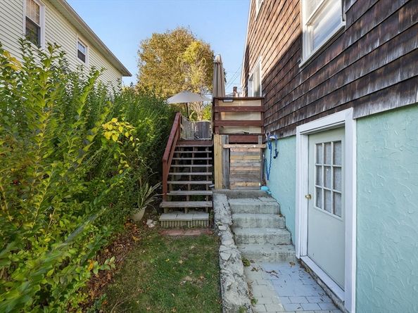 10 Ellsmere St, Worcester MA 01604