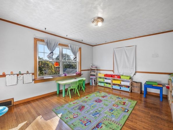 10 Ellsmere St, Worcester MA 01604