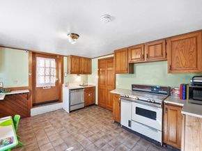 10 Ellsmere St, Worcester MA 01604
