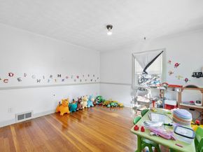10 Ellsmere St, Worcester MA 01604