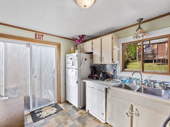 10 Ellsmere St, Worcester MA 01604