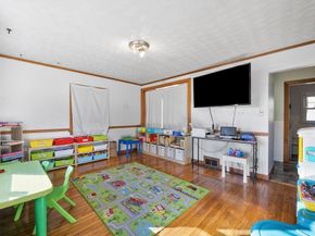 10 Ellsmere St, Worcester MA 01604