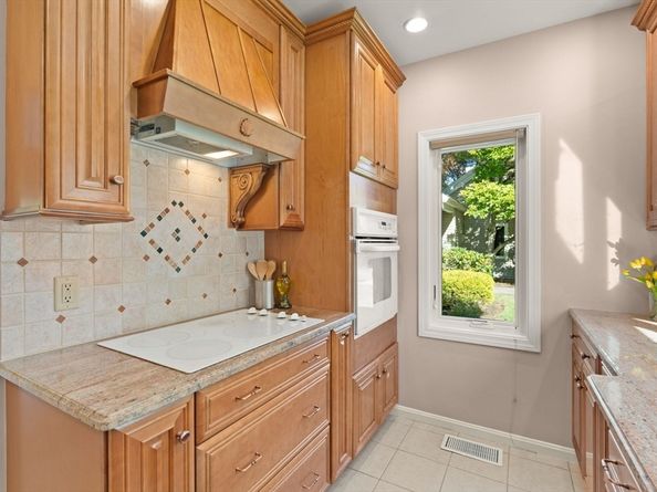 12 Astra 12, Wayland MA 01778