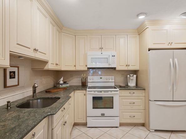 160 Pine Street 12, Newton MA 02466