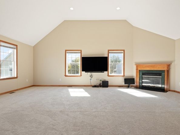 76 Russells Way, Westford MA 01886