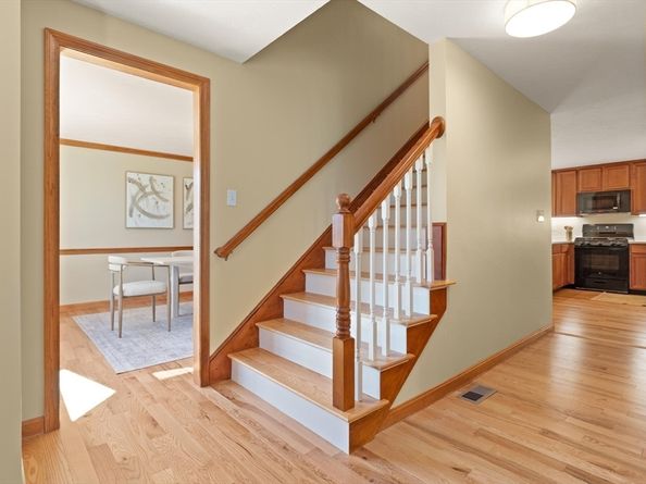 76 Russells Way, Westford MA 01886