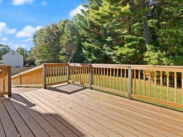 76 Russells Way, Westford MA 01886