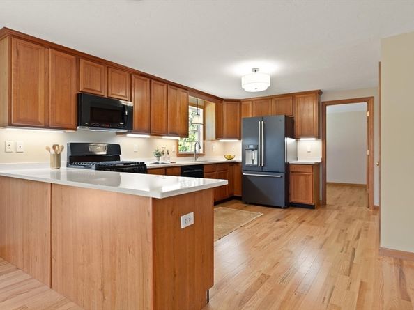 76 Russells Way, Westford MA 01886