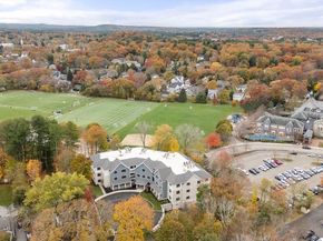 16 Stearns Rd 101, Wellesley MA 02482