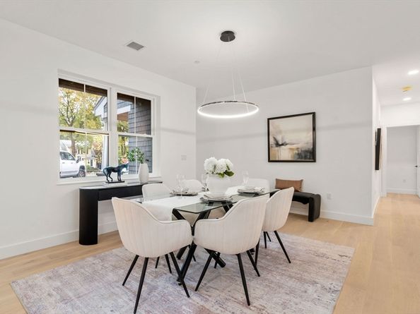 16 Stearns Rd 101, Wellesley MA 02482