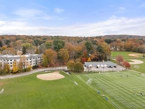 16 Stearns Rd 101, Wellesley MA 02482