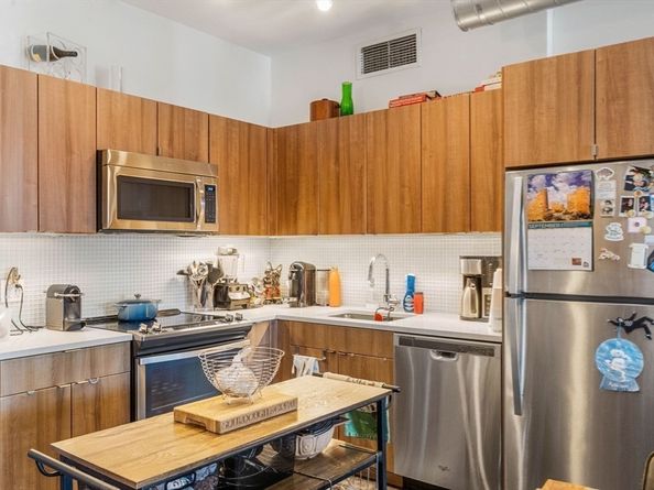 9 Medford St 302, Somerville MA 02143