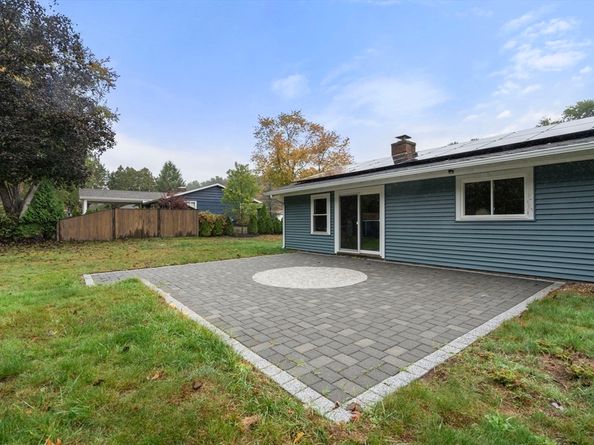 8 Clara Rd, Framingham MA 01701