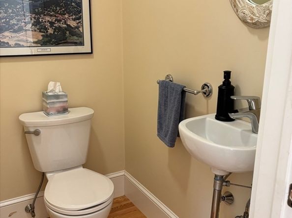 9 Hood Rd, Danvers MA 01923