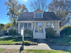 9 Hood Rd, Danvers MA 01923