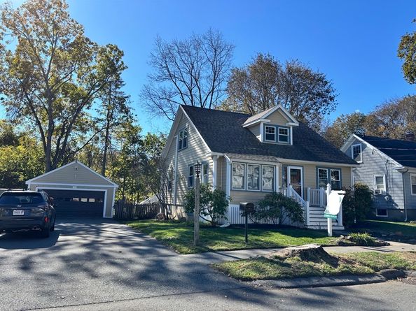 9 Hood Rd, Danvers MA 01923