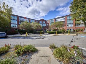 462 Place Ln 462, Woburn MA 01801