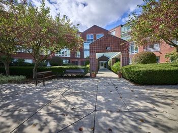 462 Place Ln