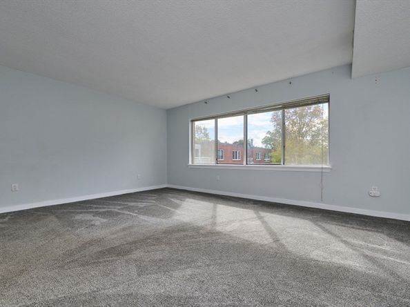 462 Place Ln 462, Woburn MA 01801