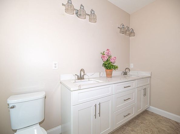 11 Clover Circle A, Salisbury MA 01952