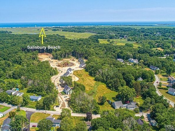 11 Clover Circle A, Salisbury MA 01952