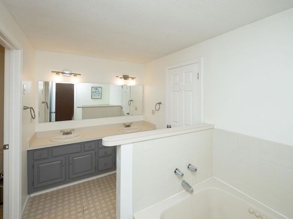 57 Chapman Pl 57, Leominster MA 01453