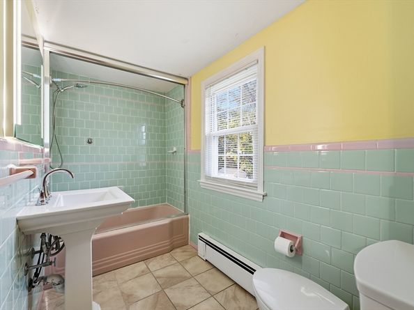 15 Lowell Ave, Holden MA 01520