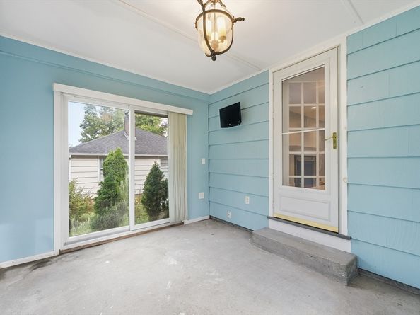 15 Lowell Ave, Holden MA 01520