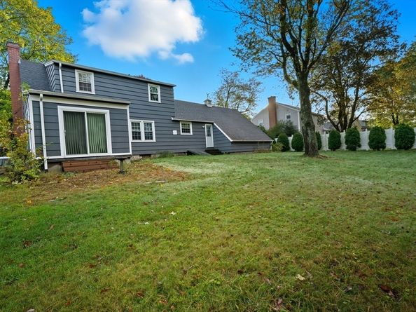 15 Lowell Ave, Holden MA 01520