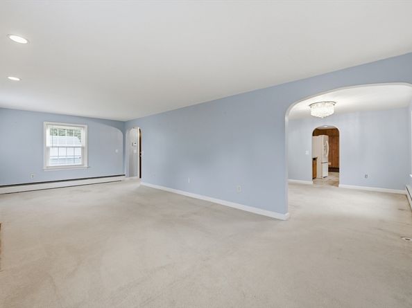 15 Lowell Ave, Holden MA 01520