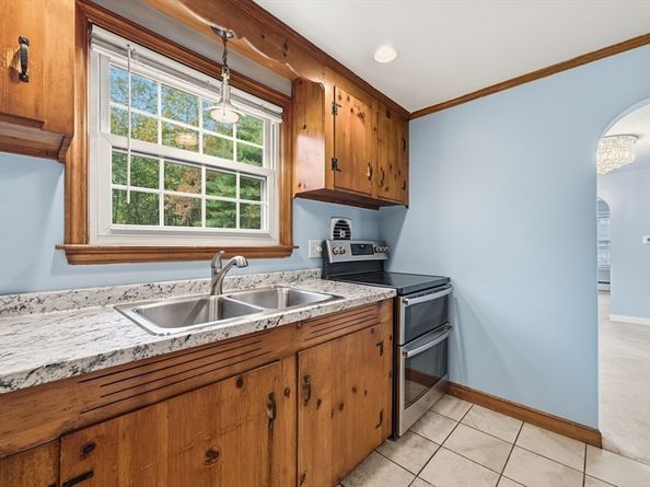 15 Lowell Ave, Holden MA 01520