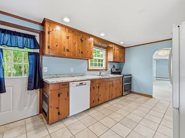 15 Lowell Ave, Holden MA 01520