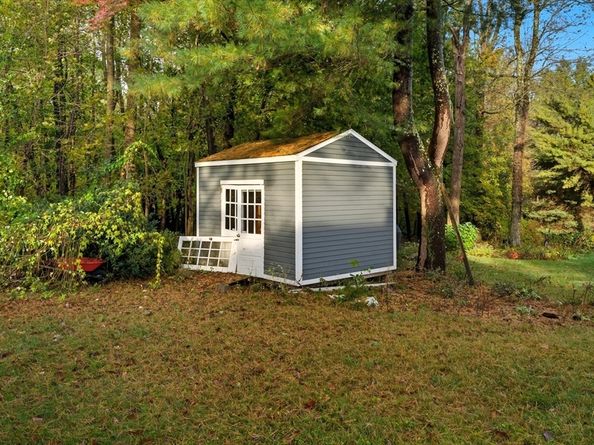 15 Lowell Ave, Holden MA 01520